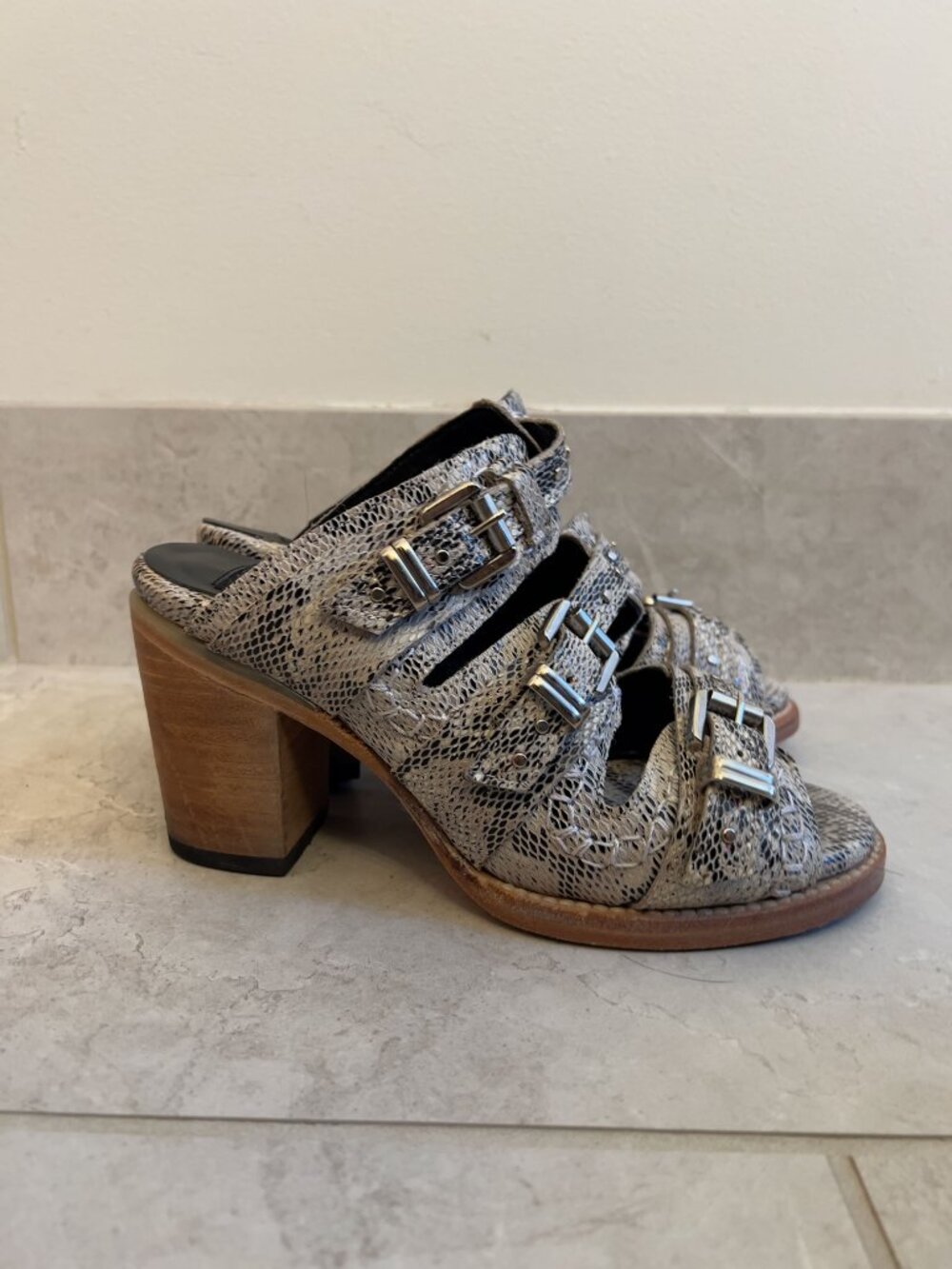 Freebird - Caitlyn - Size 7 - Picture 4 of 13